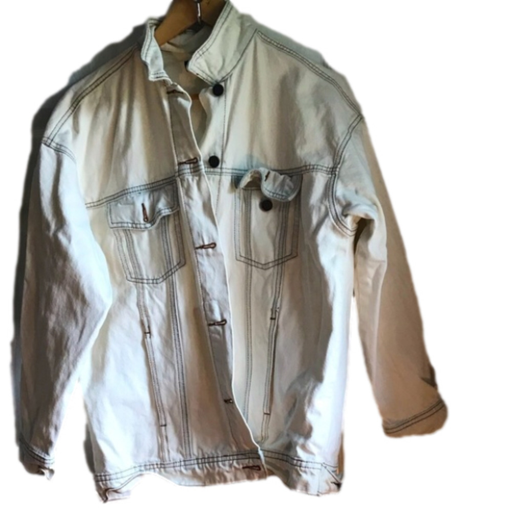 MISSGUIDED oversized white denim jean jacket women’s size 6.